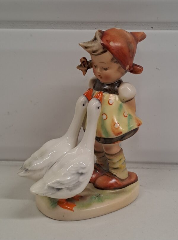 HUMMEL  Goebel Flicka figur