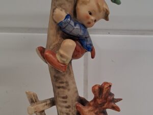 HUMMEL  Goebel pojke och hunden, stor