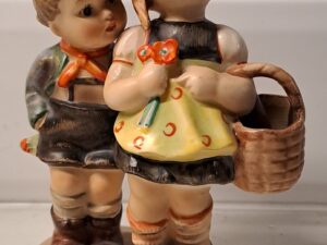 HUMMEL  Goebel flicka och pojke