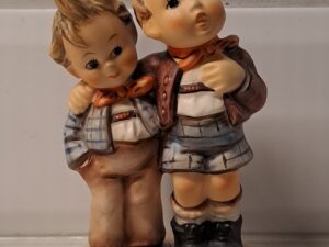 HUMMEL  Goebel 2 pojkar
