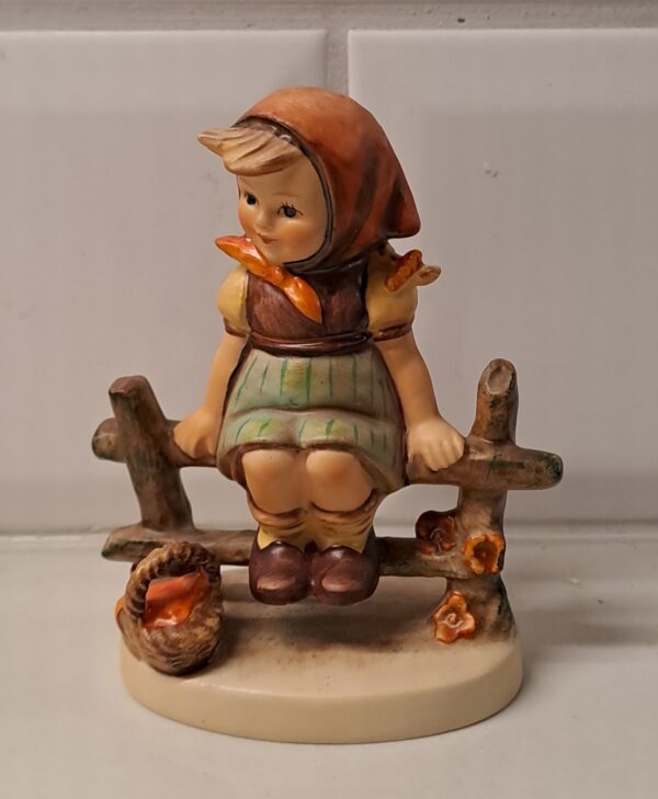 HUMMEL  Goebel flickfigur