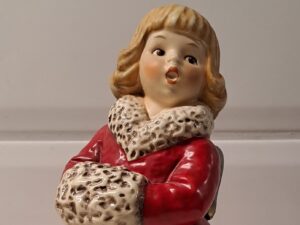 HUMMEL  Goebel flicka i Röd
