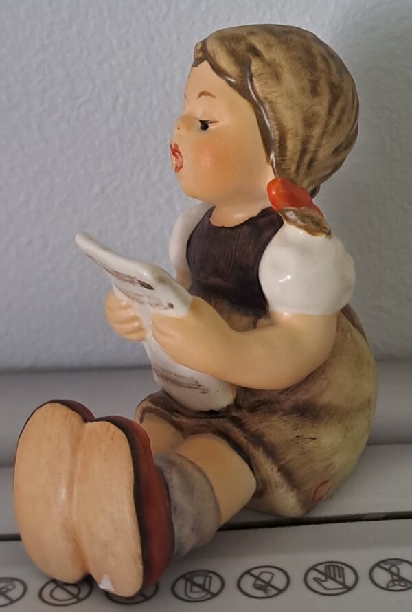 HUMMEL  Goebel Sjungande flicka